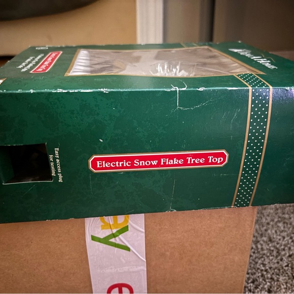 Illuminated Snowflake Tree Topper - Picture 13 of 16